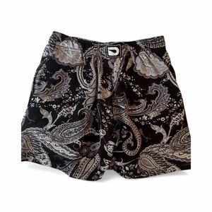 DRIP BLACK AND WHITE PAISLEY BOYS ATHLETIC SHORTS SIZE MEDIUM‎